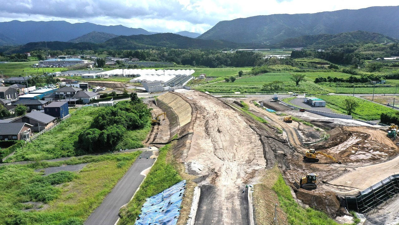 農業水路等長寿命化・防災減災事業施工中の写真